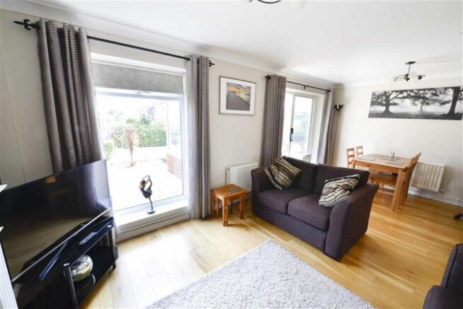 LOUNGE / DINING ROOM