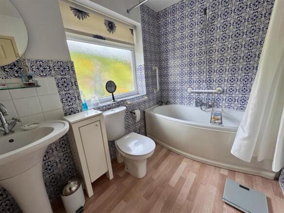 En Suite Bathroom/WC