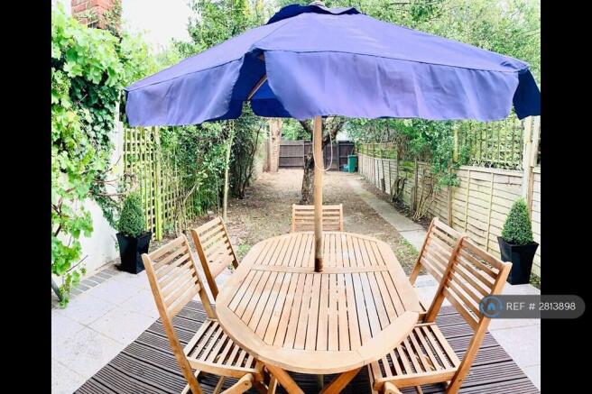 Spacious Private Garden