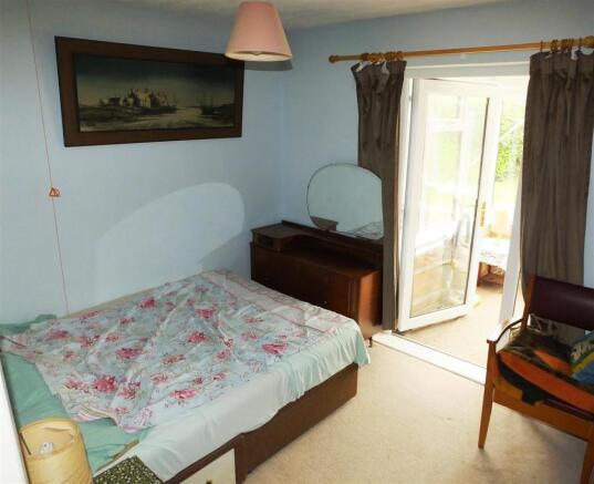 bedroom 1.JPG