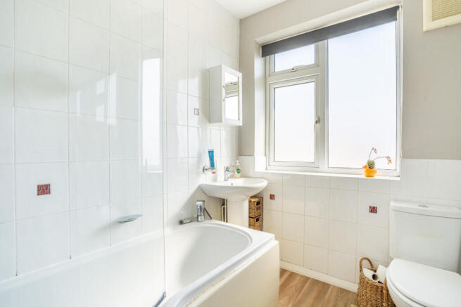 4 bed Semi-Detached for sale Image 11