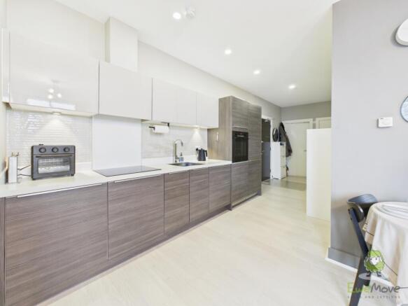 2 bed Apartment for sale Image 7