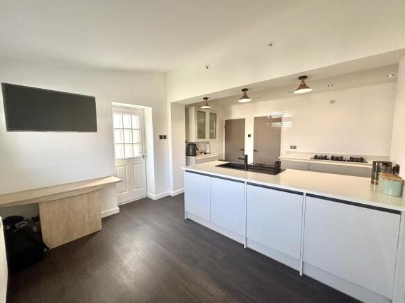 2 bed Semi-Detached for sale Image 7
