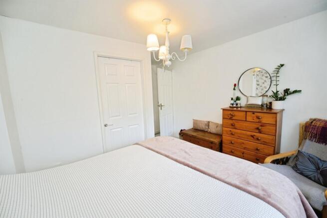 3 bed Semi-Detached for sale Image 9