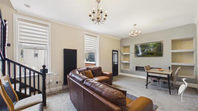 Lounge/Dining Area