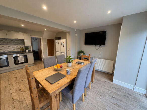 Cosy Modern Open-...