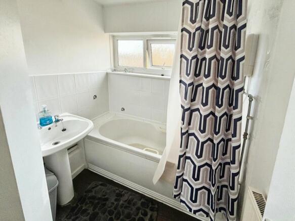 3 bed End of Terrace to rent Image 8