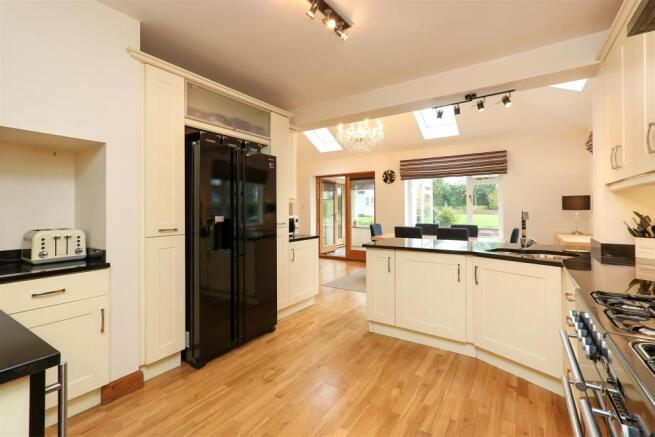 Kitchen2.jpg