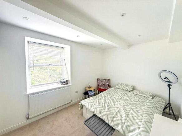 4 bed Semi-Detached for sale Image 11