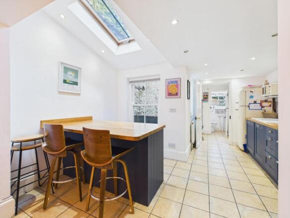 3 bed House for sale Image 4