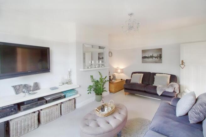 LARGE BRIGHT LIVING-ROOM