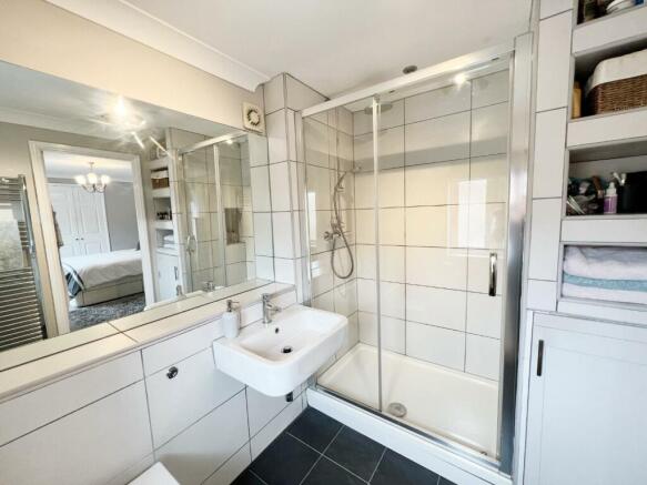 En Suite pic 1.jpg