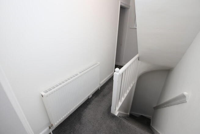 2 bed Terraced to rent Image 5