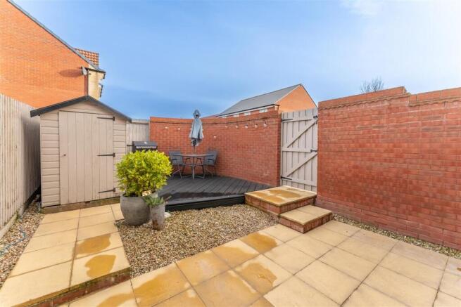 6 Wheatear Road Yatton BS49 4FR exterior_-3.jpg