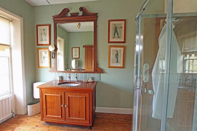 En suite shower 
