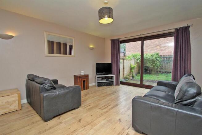 LOUNGE/DINING ROOM