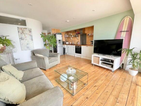 Lounge/dining room