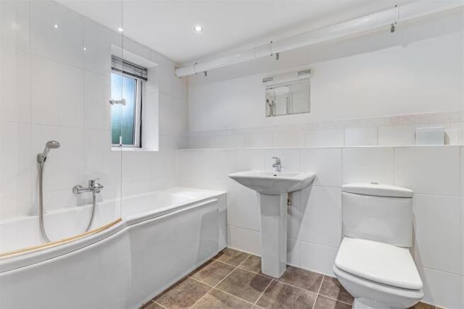 2 bed Apartment for sale Image 11