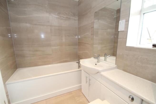 Bathroom (17).JPG