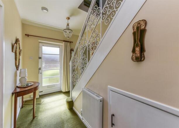 28 Springhill Park-hall1.jpg