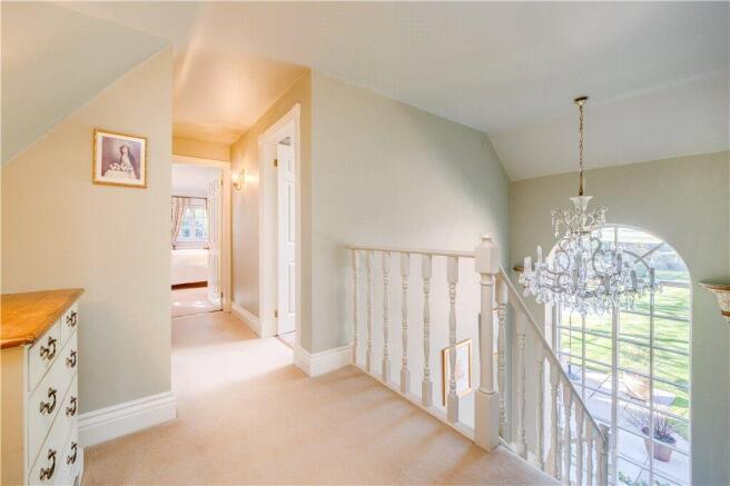 5 bed Detached for sale Image 12