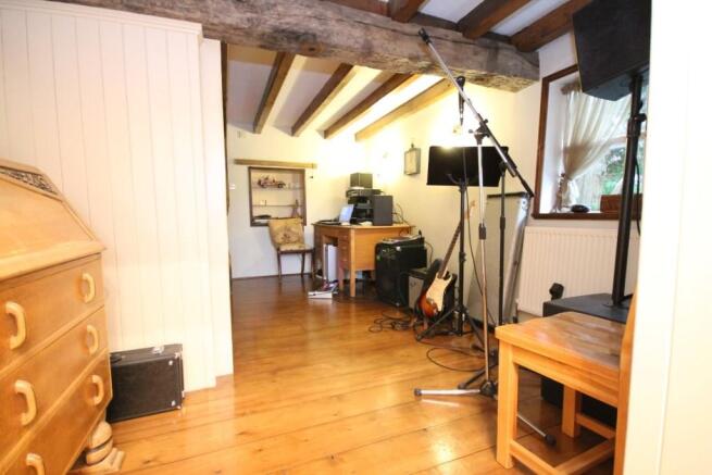 Photo 11