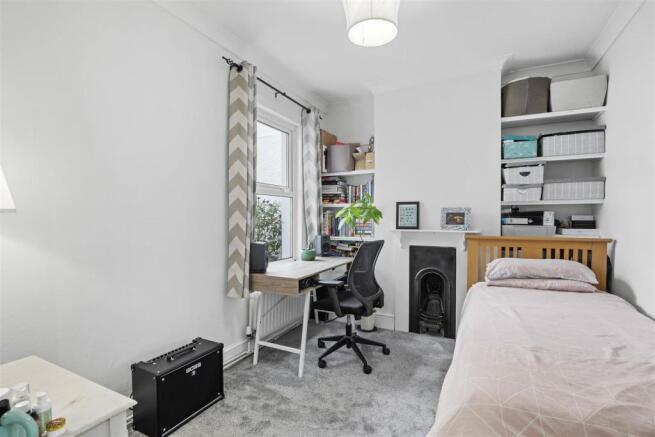 bedroom2a.jpg