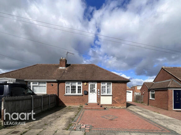 4-bed semi-detached on Chapterhouse Road, Luton, £500,000