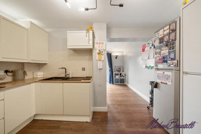 3 bed Semi-Detached for sale Image 8