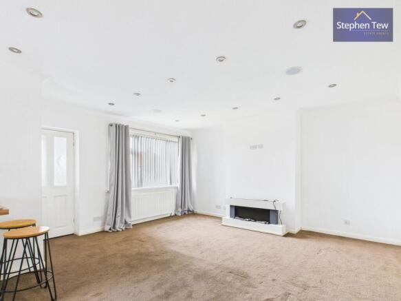 Living Room / Kitchen