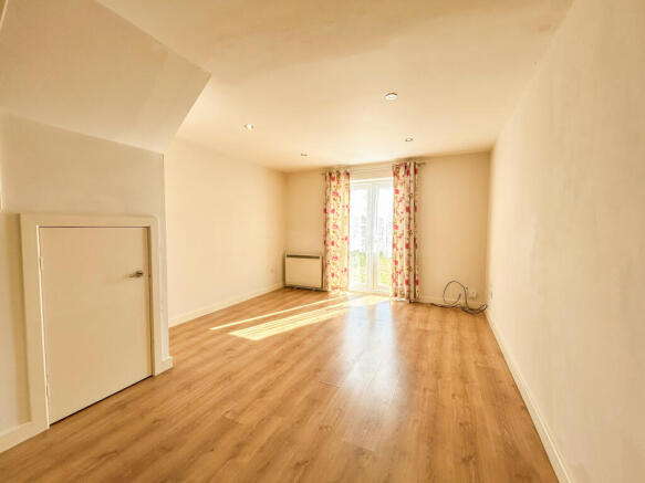 2 bed End of Terrace to rent Image 5