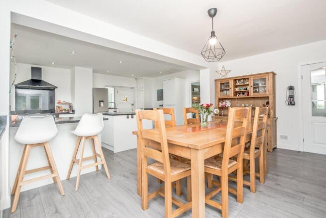 4 bed Detached for sale Image 8