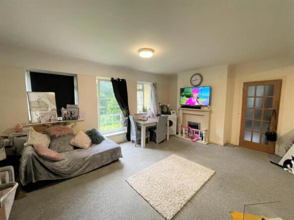 10 maycroft court lounge 1.JPG