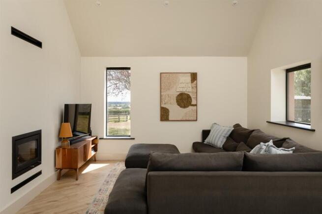 4 bed Detached for sale Image 10