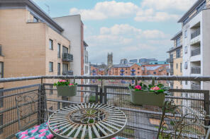 62, 10 Cromwell Court, Bowman Lane, Leeds LS10 1HN