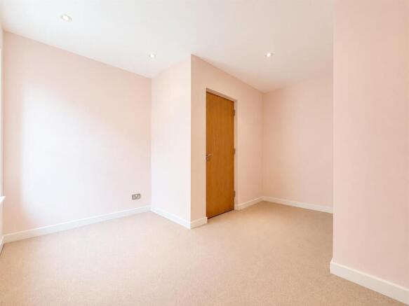 2 bed Flat for sale Image 10