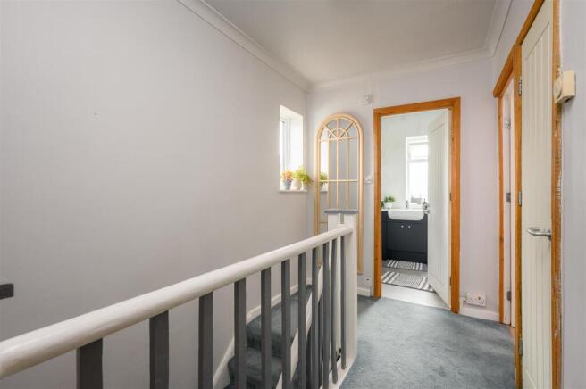 4 bed Semi-Detached for sale Image 6