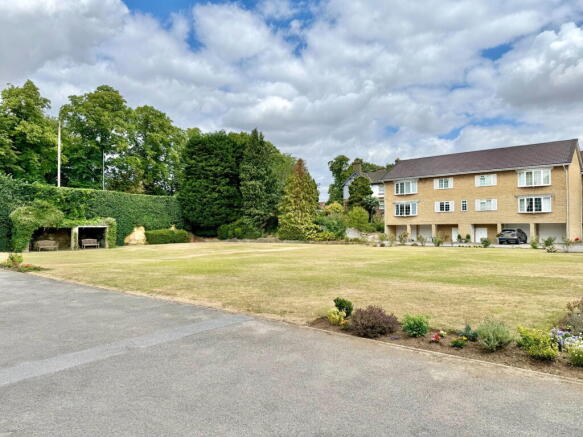 2 bed Flat for sale Image 12