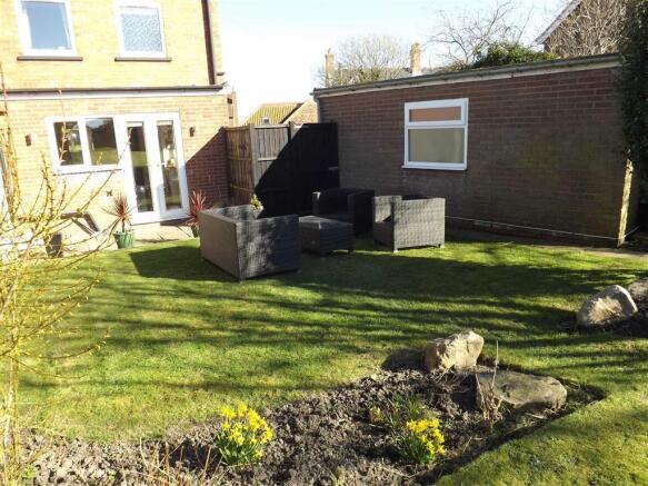 GARDEN PHOTO