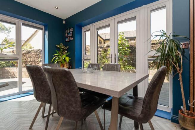 5 bed Detached for sale Image 9