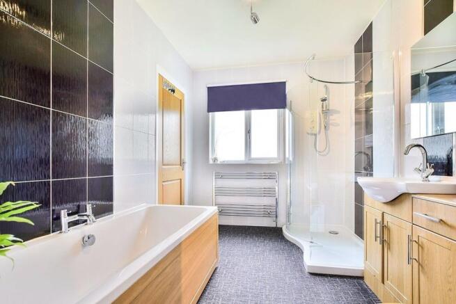 En-Suite Bathroom