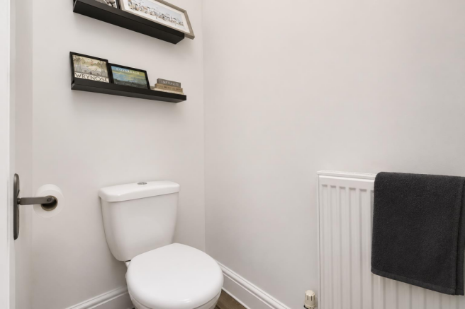 5 bed Detached for sale Image 11
