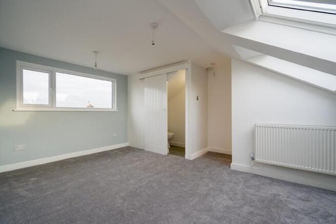 3 bed Terraced to rent Image 9