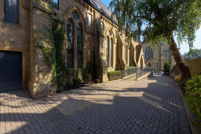 1 bed Apartment to rent Image 12