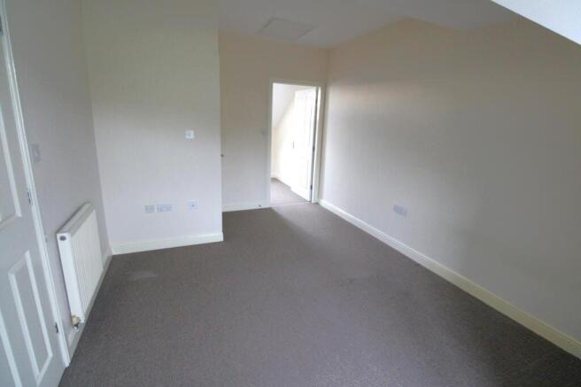 3 bed Town House for sale Image 12