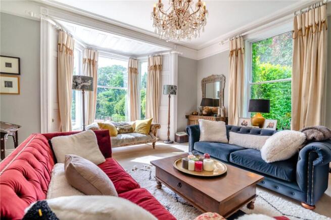 5 bed Detached for sale Image 8