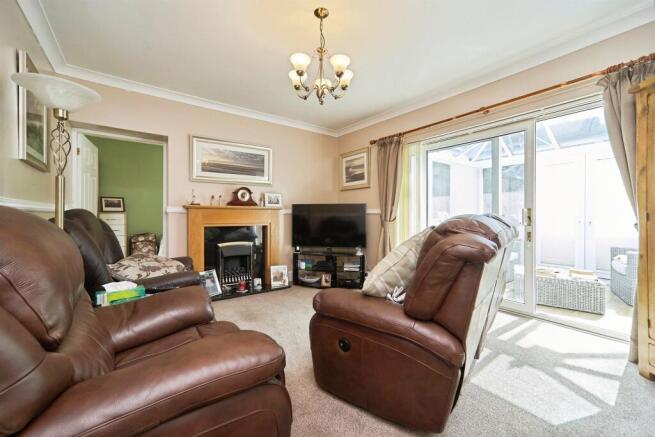 4 bed Detached Bungalow for sale Image 5