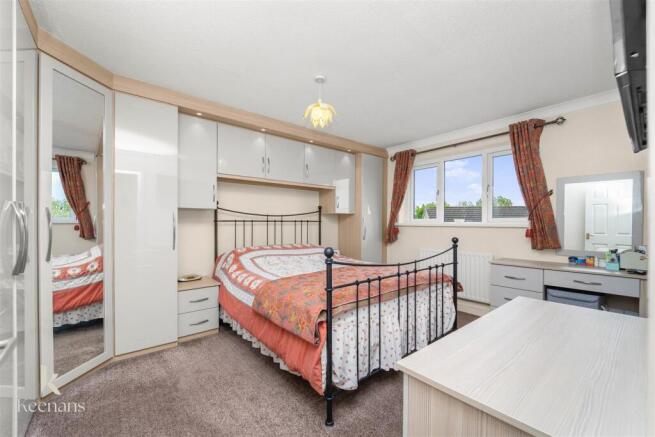 4 bed Detached for sale Image 5