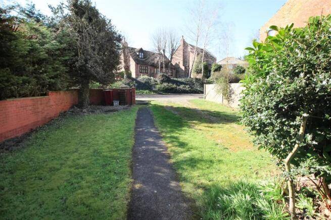 FRONT GARDEN
