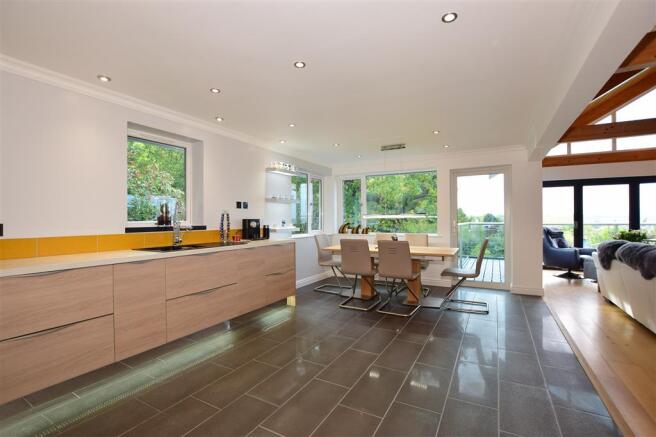 Kitchen/ Dining Area